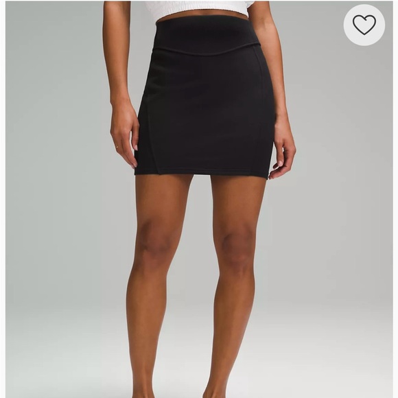 NWT Scuba Mini Skirt Lululemon - Picture 1 of 3
